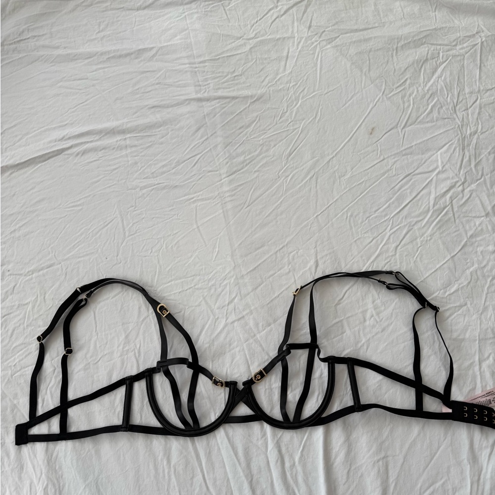 Victoria's Secret Black Strappy Bra - Picture 2 of 6